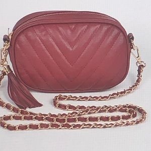 👜 Burgundy V line clutch